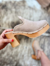Load image into Gallery viewer, Mule Studded Clogs
